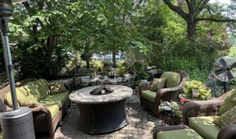 2219 Barrett Dr, Algonquin, IL 60102