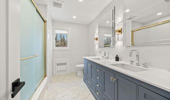 20 Algonquin Cir, Airmont, NY 10952