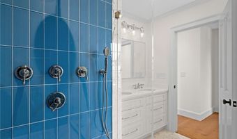 75 Bridge St, Newport, RI 02840