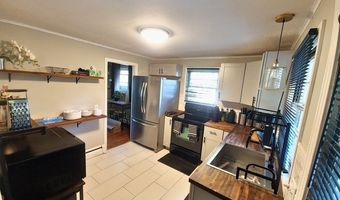 70 Ellsworth Dr, Bloomfield, CT 06002