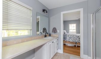 50 Searle Ave, Cranston, RI 02920