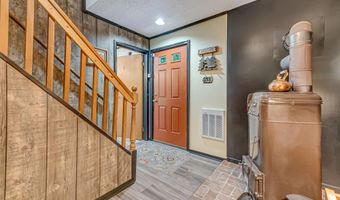 11 Carmen Gln, Albrightsville, PA 18210