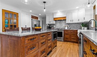 4 Carnation St, Cumberland, RI 02864
