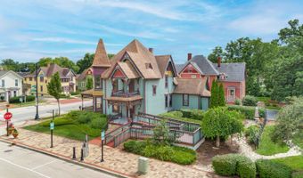 302 S Main St, Algonquin, IL 60102