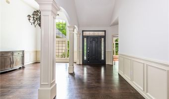 4 Hart Pond Dr, North Smithfield, RI 02896