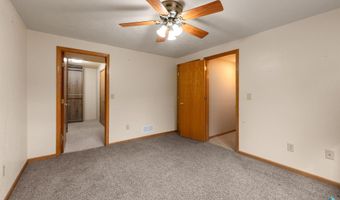 209 W Ironwood St, Brandon, SD 57005