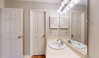 1203 Wilshire Cir, Aberdeen, NC 28315