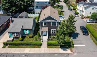 19 Eustis Ave, Newport, RI 02840