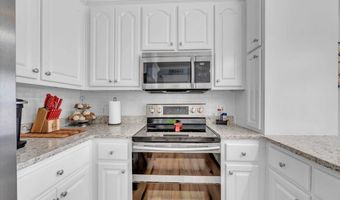 5835 Bay Village Dr 101, Athens, AL 35611
