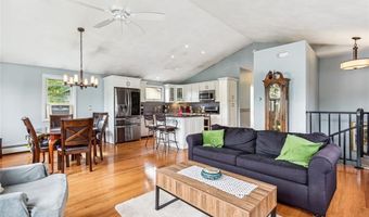 93 Church St, Barrington, RI 02806