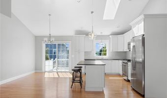 5 Thelma Ln 5, Middletown, RI 02842