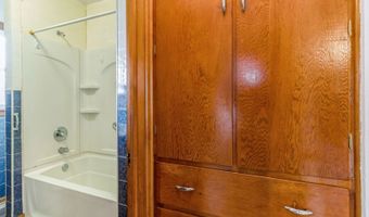305 6th St, Adair, IA 50002