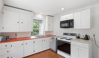 7 Nichols Ln 7, Hopkinton, RI 02832