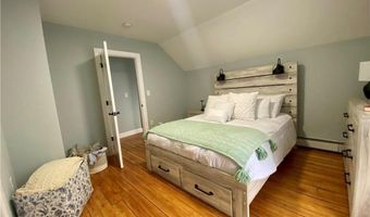 18 Hall Ave, Newport, RI 02840