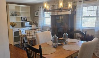 84 E Main St, Branford, CT 06405