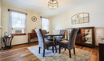 8 Lawrence St, Cumberland, RI 02864