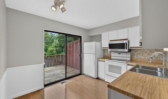 2427 Hidden Meadow Ln, Ballwin, MO 63021