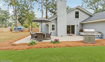 10 Chesterfield Lake Dr, Beaufort, SC 29906