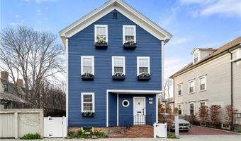 33 Marsh St, Newport, RI 02840