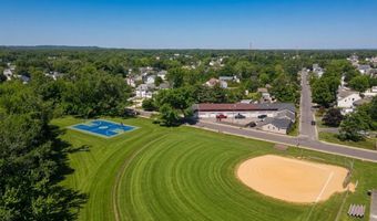 138 Church St, Belford, NJ 07718
