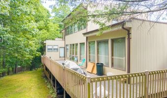 4 High Mountain Trl, Bayonne, NJ 07035