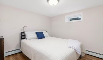 1 Adelaide Ave, Bristol, RI 02809