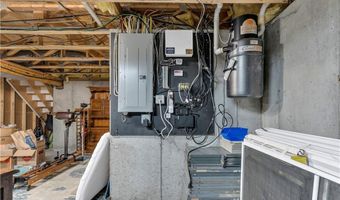 95 Crickett Cir, East Greenwich, RI 02818