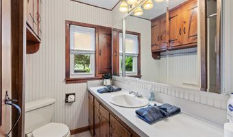 15 River Rd, Branford, CT 06405