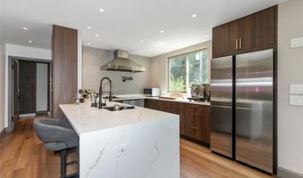 65 Oak Ridge Ln, Albertson, NY 11507