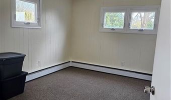 41 Perry Ave, Middletown, RI 02842