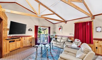 1026 Captain Ave, Aurora, MO 65605