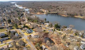 32 Tanglewood Trl, Narragansett, RI 02882