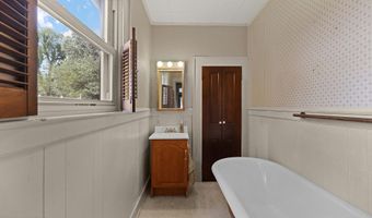 233 E Main St, Bells, TN 38006