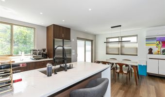 65 Oak Ridge Ln, Albertson, NY 11507