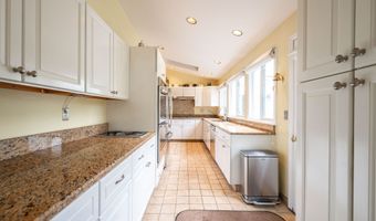 117 Long Meadow Hill Rd, Brookfield, CT 06804
