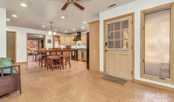111 Hidden Pond Ln, Asheville, NC 28804