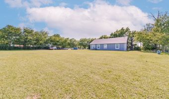 709 W Live Oak St, Alvord, TX 76225