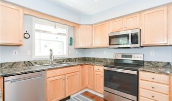 21 OAK Ave, Narragansett, RI 02882