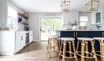 3 Onondega Rd, Narragansett, RI 02882