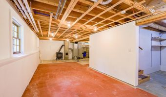 14 Hunt Rd, Belfast, ME 04915