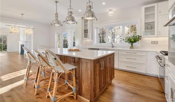 1 Knowlton Ct, Bristol, RI 02809