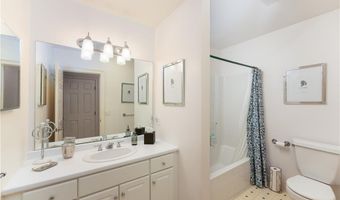 167 Meadow Ln, Middletown, RI 02842
