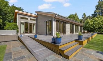621 E Shore Rd, Jamestown, RI 02835