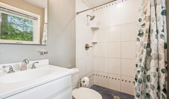 9826 INGLEMERE Dr, Bethesda, MD 20817