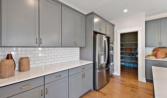 6151 N TRAILWOODS Dr, Ann Arbor, MI 48103