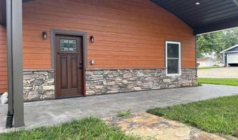 121 N 9th St, Albia, IA 52531