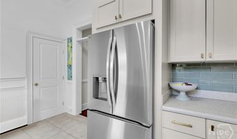 221 E 32nd St, Savannah, GA 31401