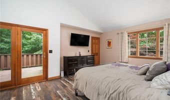 165 Lynn Cir, East Greenwich, RI 02818