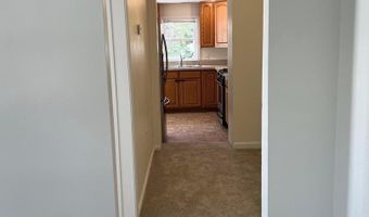 5831 EDGEHILL Dr, Alexandria, VA 22303