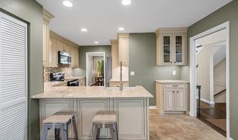 35 Ridgeview Circle Ct, Ballwin, MO 63021